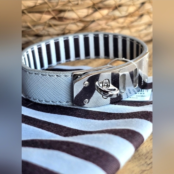 Henri Bendel Leather Turnlock Cuff Bracelet NWT - Picture 6 of 7